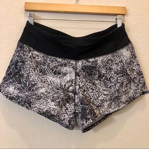 Lululemon Run Times II Running Shorts Black & White Paisley
